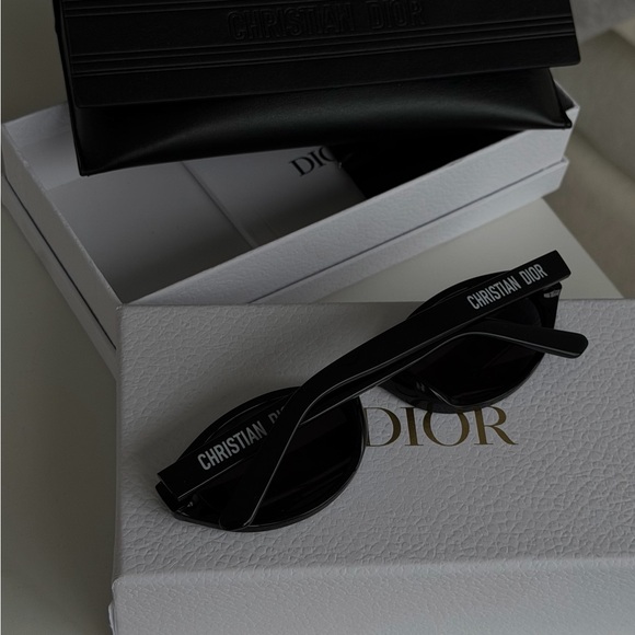 Dior DiorPacific R1I Sunglasses Oval
New - Picture 5 of 9